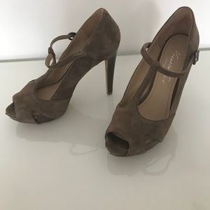 Suede Kenneth Cole platform shoes. 8.5
